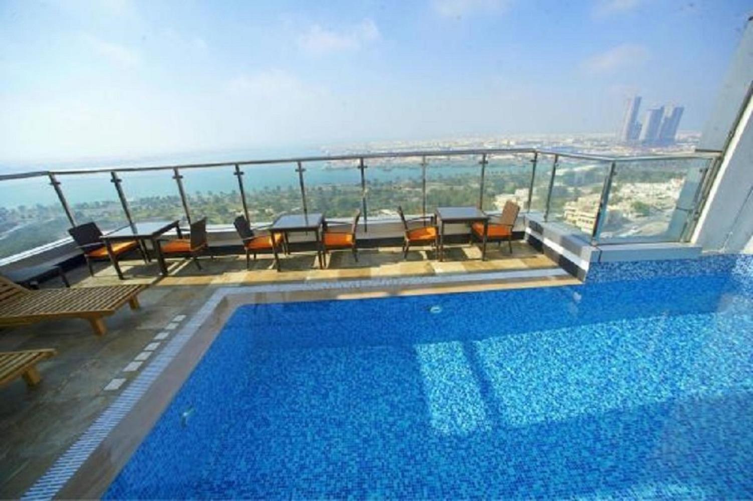 Hotel Ramada Abu Dhabi Corniche Exterior foto