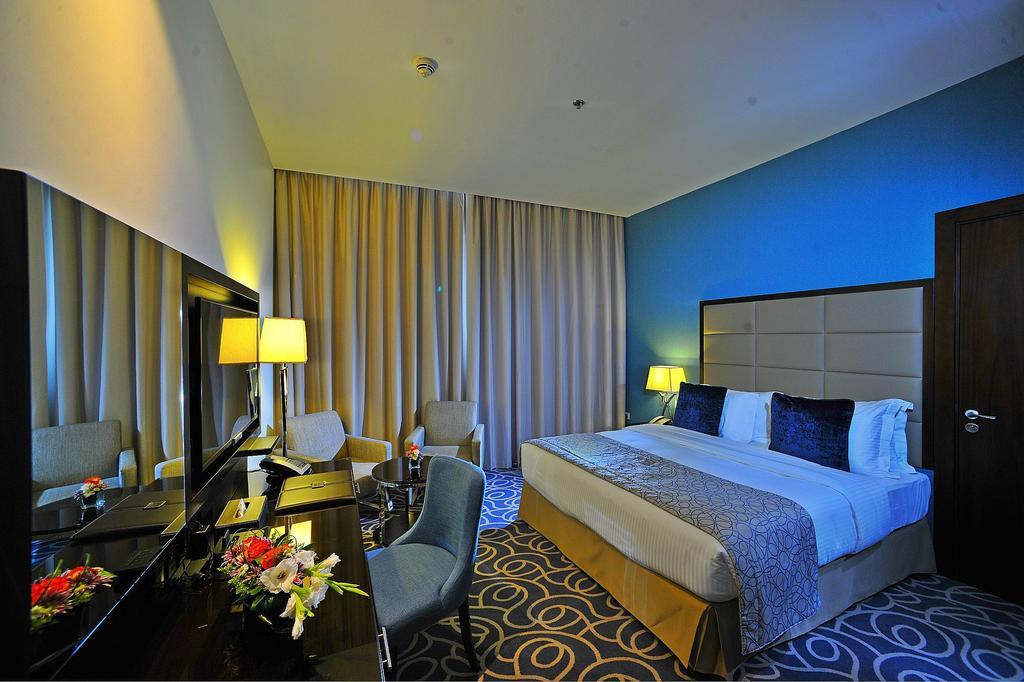 Hotel Ramada Abu Dhabi Corniche Zimmer foto